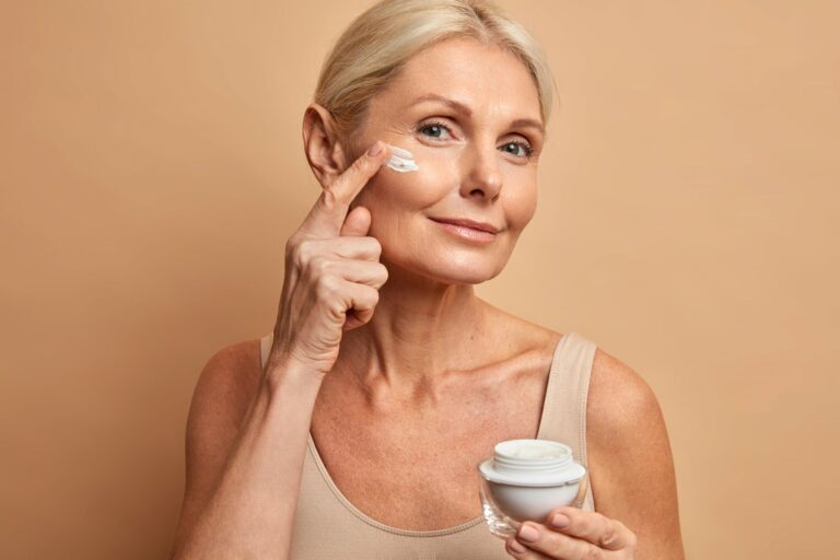 Read more about the article Anti-Aging: Hautpflege gegen die Zeichen der Zeit